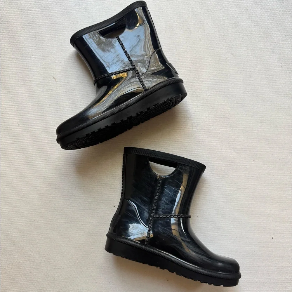 UGG Rain Boots Black 10 Minimalist Neutral Waterproof Scandi Coastal Cottagecore